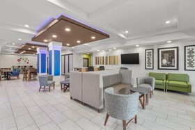 Holiday Inn Express & Suites Tacoma