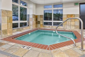 Holiday Inn Express & Suites Tacoma