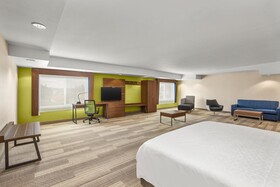 Holiday Inn Express & Suites Tacoma