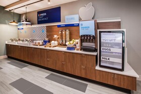Holiday Inn Express & Suites Tacoma