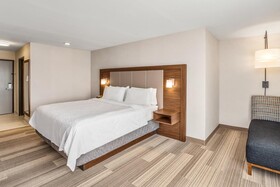 Holiday Inn Express & Suites Tacoma