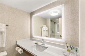 Holiday Inn Express & Suites Tacoma