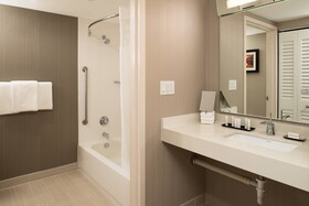 Courtyard by Marriott Seattle Sea-Tac Area