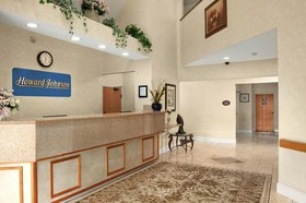 Howard Johnson by Wyndham Vancouver Hotel & Suites