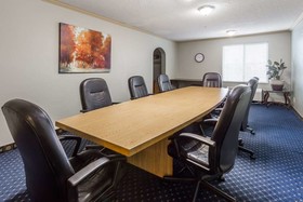 Howard Johnson by Wyndham Vancouver Hotel & Suites