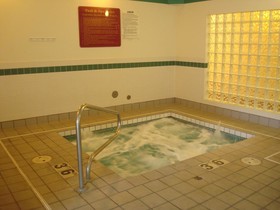 Howard Johnson by Wyndham Vancouver Hotel & Suites