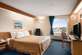 Howard Johnson by Wyndham Vancouver Hotel & Suites