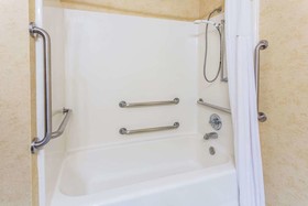 Quality Inn & Suites Vancouver North
