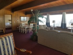 Islander Westport
