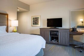 Hampton Inn & Suites-Seattle Woodinville WA