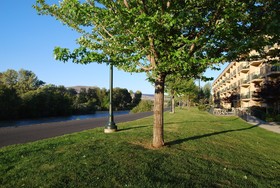 Oxford Suites Yakima