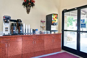 Knights Inn Charleston East
