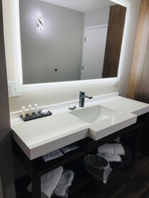 Luxor Inn & Suites, a Travelodge by Wyndham