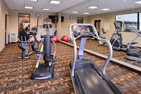 Holiday Inn Express Hotel & Suites Fairmont