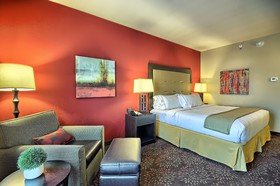 Holiday Inn Express & Suites New Martinsville