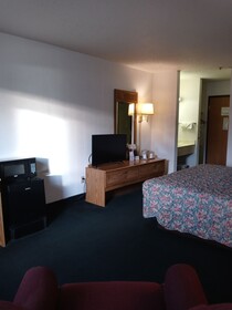 New Martinsville Inn