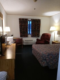 New Martinsville Inn