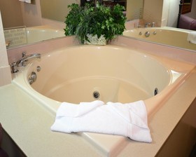 AmericInn & Suites By Wyndham Baraboo Event Center