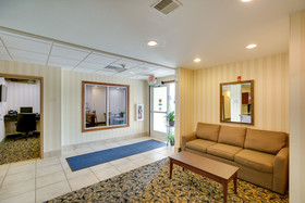 Cobblestone Inn & Suites