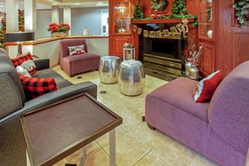 La Quinta Inn & Suites by Wyndham Milwaukee Delafield