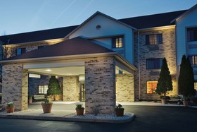 La Quinta Inn & Suites by Wyndham Milwaukee Delafield