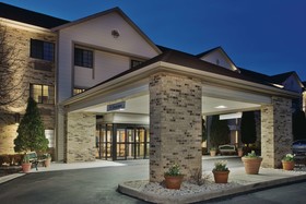 La Quinta Inn & Suites by Wyndham Milwaukee Delafield