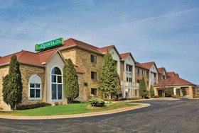 La Quinta Inn & Suites by Wyndham Milwaukee Delafield