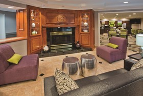 La Quinta Inn & Suites by Wyndham Milwaukee Delafield