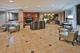 La Quinta Inn & Suites by Wyndham Milwaukee Delafield