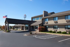 AmericInn by Wyndham Eau Claire
