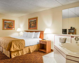 Holiday Inn Express & Suites Eau Claire West I-94
