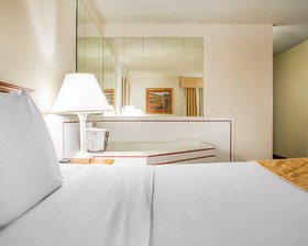 Holiday Inn Express & Suites Eau Claire West I-94