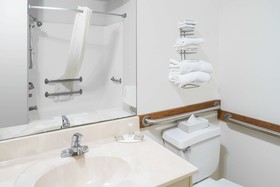 Super 8 by Wyndham Fond Du Lac