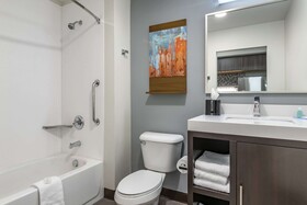 MainStay Suites Milwaukee/Franklin