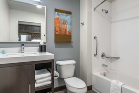 MainStay Suites Milwaukee/Franklin