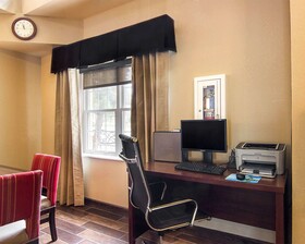 Comfort Inn & Suites Grafton-Cedarburg