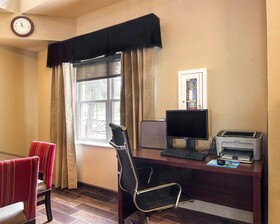 Comfort Inn & Suites Grafton-Cedarburg