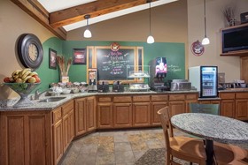 AmericInn by Wyndham Green Bay West