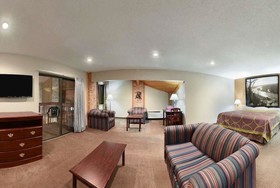 Super 8 by Wyndham Green Bay I-43 Bus. Park