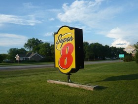 Super 8 by Wyndham Green Bay I-43 Bus. Park