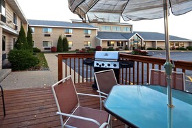 AmericInn by Wyndham Hartford WI