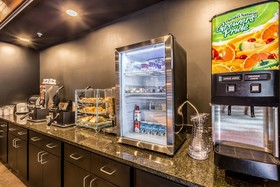 Cobblestone Hotel and Suites Hartford