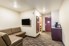 Cobblestone Hotel and Suites Hartford