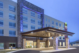 Holiday Inn Express and Suites Hudson I 94