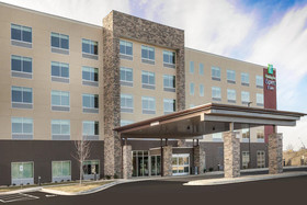 Holiday Inn Express and Suites Hudson I 94