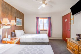 Love Hotels at Silver Street in Hurley WI