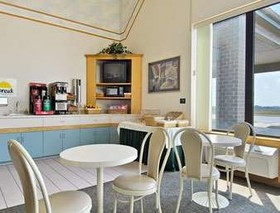 Days Inn by Wyndham Johnson Creek