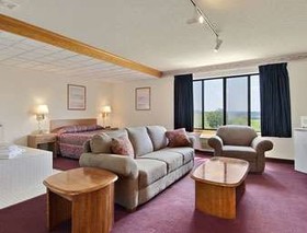 Days Inn by Wyndham Johnson Creek