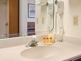 Days Inn by Wyndham Johnson Creek