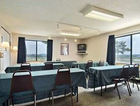 Days Inn by Wyndham Johnson Creek